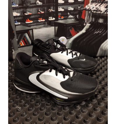 Nike Zoom Freak 4