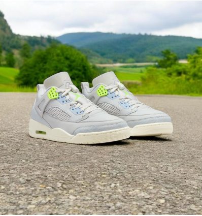 Jordan Spizike Low Photon Dust