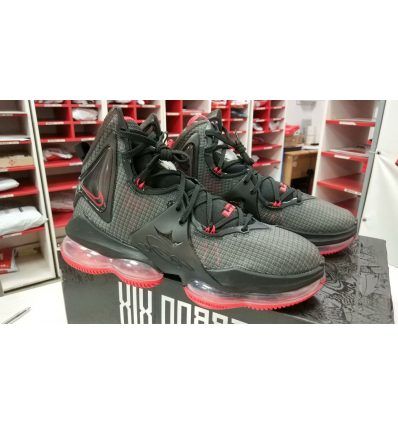 Nike Lebron 19