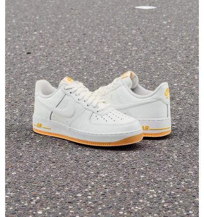Nike Air Force 1 Yellow Gum